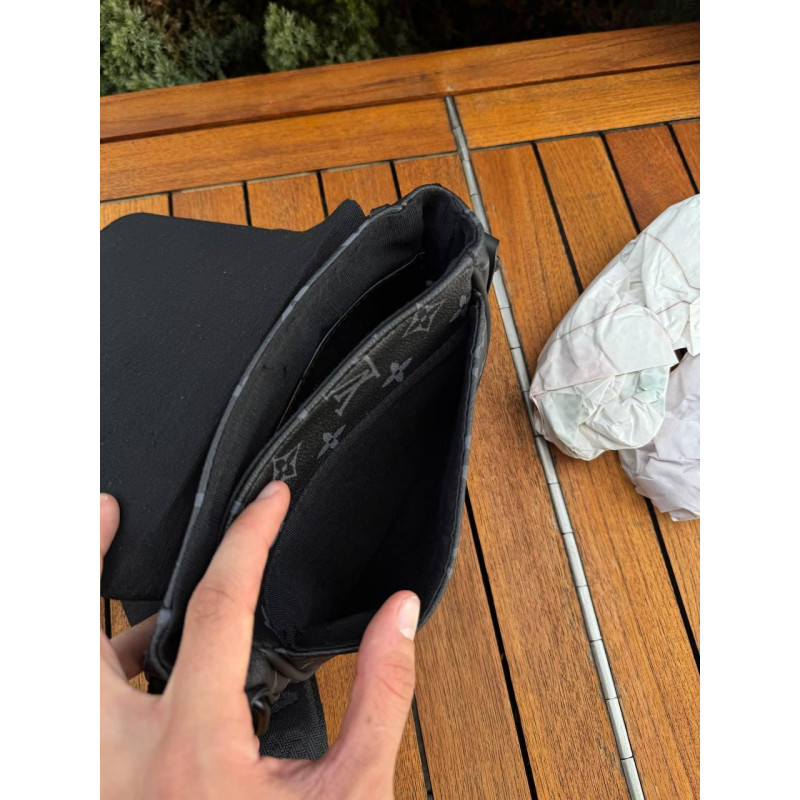 Сумка Louis Vuitton барсетка через плече чоловіча спортивна сумка Лв чорна шкіряна Луї Віттон месенджер LV через плече
