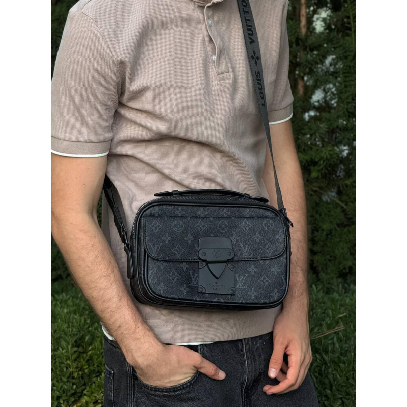 Сумка Louis Vuitton чоловіча чорна сумка через плече Лв спортивна шкіряна сумка Луї Віттон барсетка месенджер LV