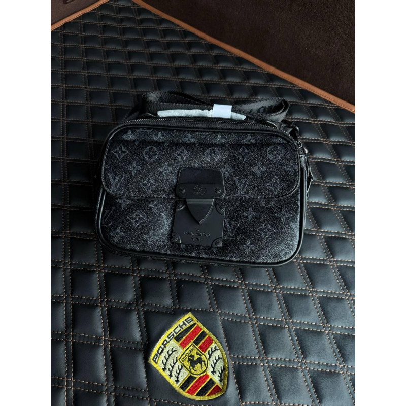 Сумка Louis Vuitton чоловіча чорна сумка через плече Лв спортивна шкіряна сумка Луї Віттон барсетка месенджер LV