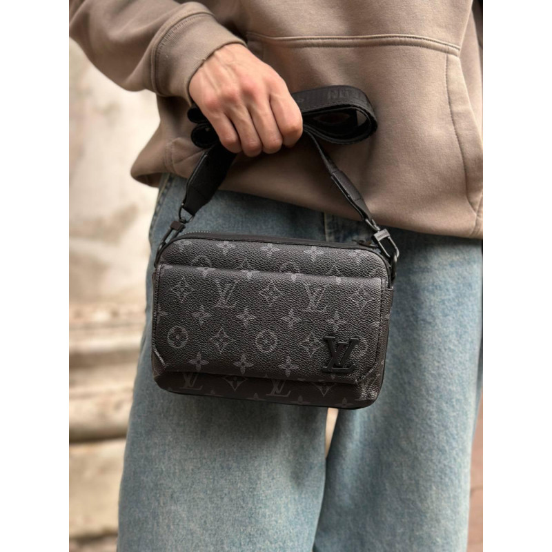 Сумка Louis Vuitton через плече LV шкіряна чорна сумка барсетка Луї Віттон Месенджер Лв чорний