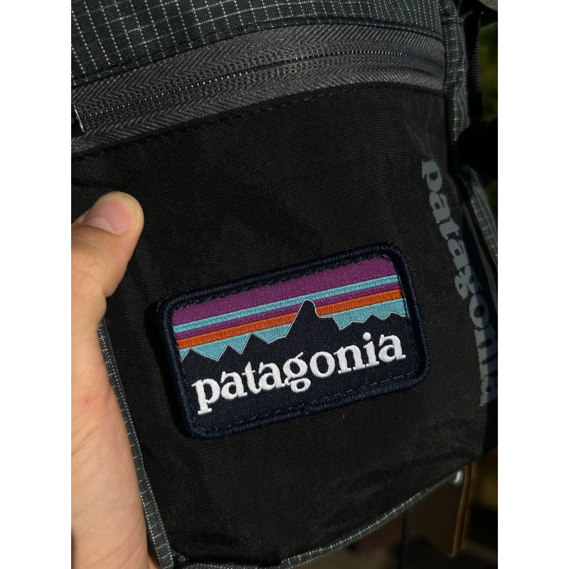 Месенджер через плече Patagonia Shark | Стильна та міцна сумка для міста та подорожей від Патагонія шарк месенджер
