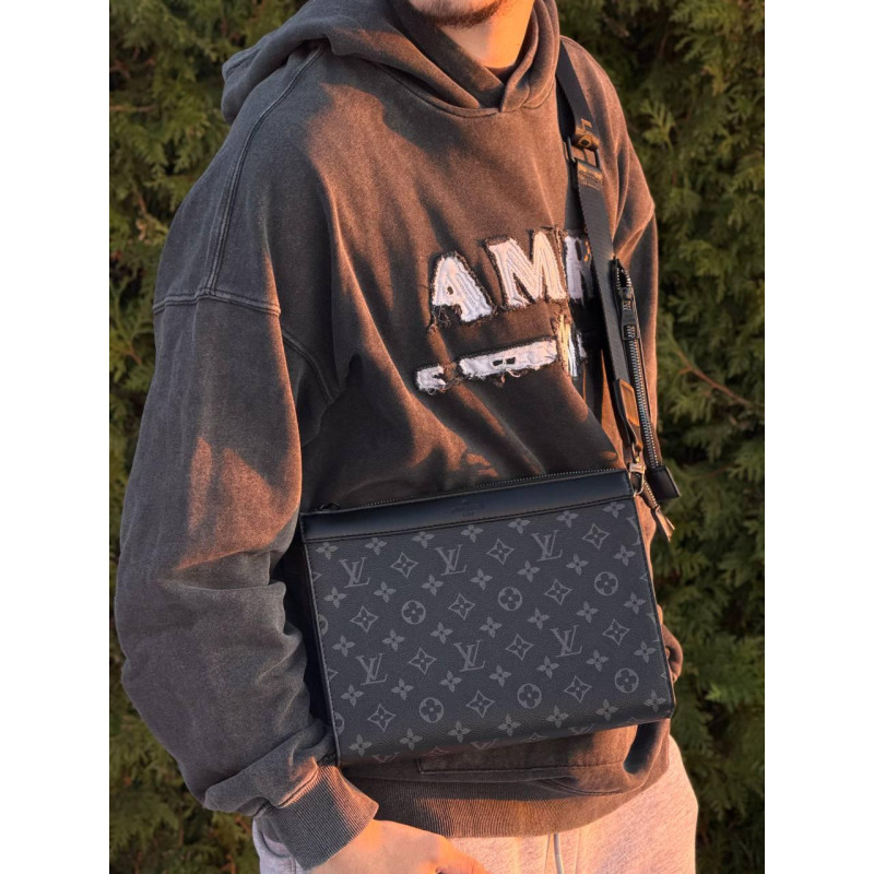Сумка Louis Vuitton чоловіча чорна сумка через плече Лв шкіряна барсетка Луї Вітон через плече месенджер LV