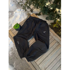 Штаны мужские Nike Nocta Nylon черные с белым логотипом мужские спортивные Найк Нокта штаны на весну