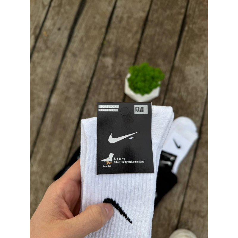 Шкарпетки Nike | Спортивні, комфортні та стильні шкарпетки для спорту та повсякденного носіння