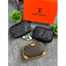 Чоловіча сумка через плече Louis Vuitton чорна, компактна кроссбоді з екошкіри 20×15 см, стильний дизайн з монограмою, якісна