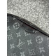 Чоловіча сумка через плече Louis Vuitton чорна, компактна кроссбоді з екошкіри 20×15 см, стильний дизайн з монограмою, якісна
