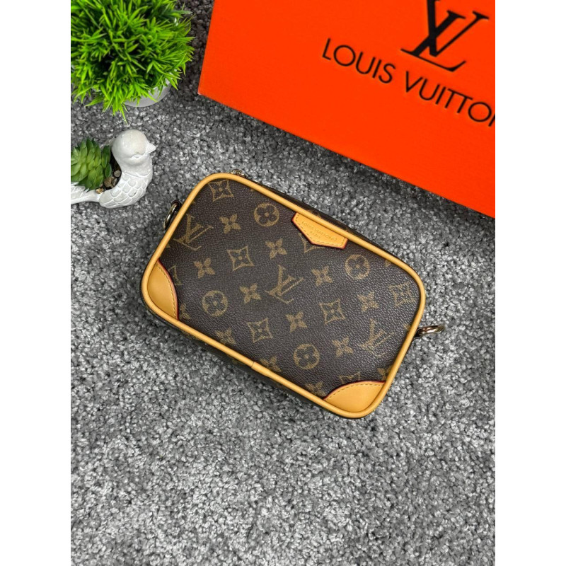 Чоловіча сумка через плече Louis Vuitton, коричнева, компактна кроссбоді з екошкіри 20×15 см, класичний дизайн з монограмою.