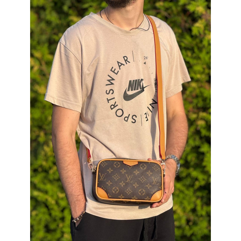 Чоловіча сумка через плече Louis Vuitton, коричнева, компактна кроссбоді з екошкіри 20×15 см, класичний дизайн з монограмою.