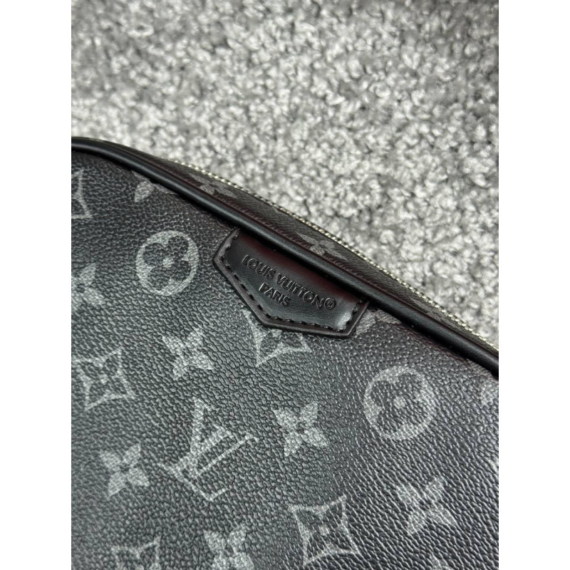 Чоловіча сумка через плече Louis Vuitton, коричнева, компактна кроссбоді з екошкіри 20×15 см, класичний дизайн з монограмою.