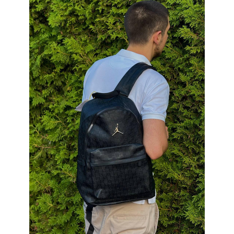 Чоловічий рюкзак Jordan Monogram чорний з екошкіри 44×31 см — стильний міський портфель Джордан з тисненням