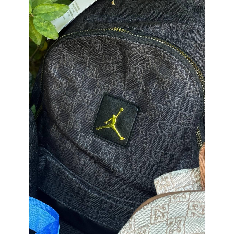 Чоловічий рюкзак Jordan Monogram чорний із золотим 44×31 см — стильний текстильний backpack Джордан з тисненням