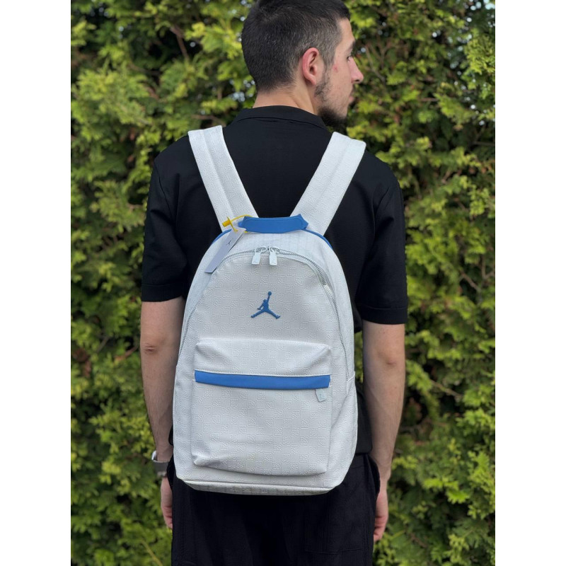 Чоловічий рюкзак Jordan Monogram біло-синій 44×31 см — стильний текстильний backpack Джордан з тисненням