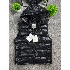 Чоловічий чорний глянсовий жилет Moncler дутий осінній безрукавка з капюшоном на блискавці, NFC-чіпом і фірмовою фурнітурою